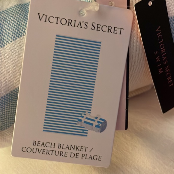 Victoria’s Secret beach blanket nwt - Picture 2 of 6